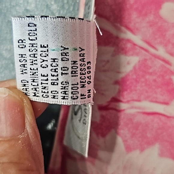 DIANE VON FURSTENBERG, 💯 % silk 2 pcs outfit. Skirt 1X, top large. Pink - Picture 7 of 8